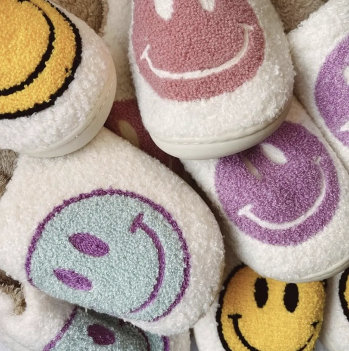 Lovelina - Smiley Cozy Slippers -Yellow
